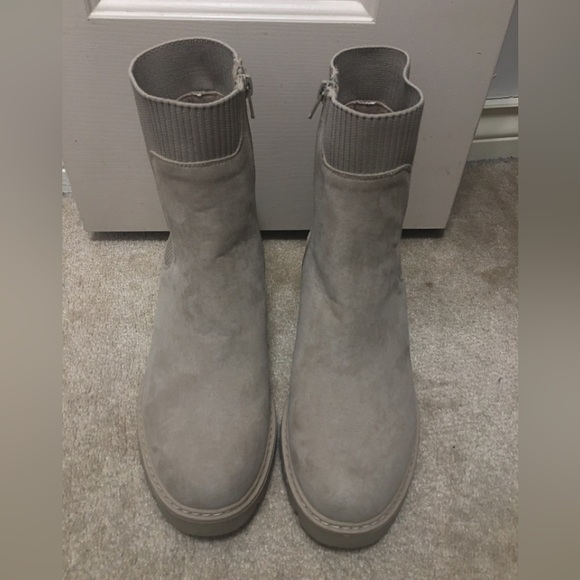 Time and Tru Ankle Boots - Picture 3 of 5